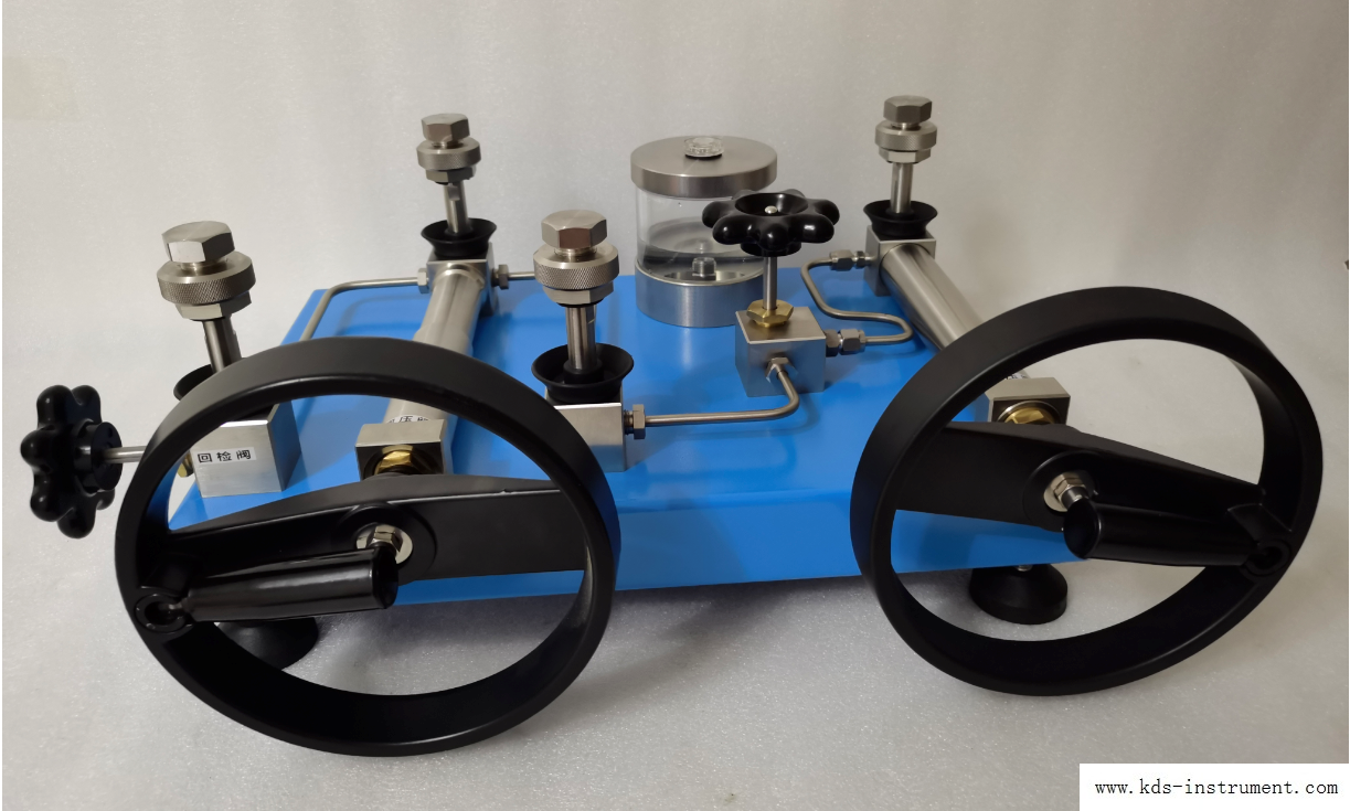 KT106 Hydraulic comparator