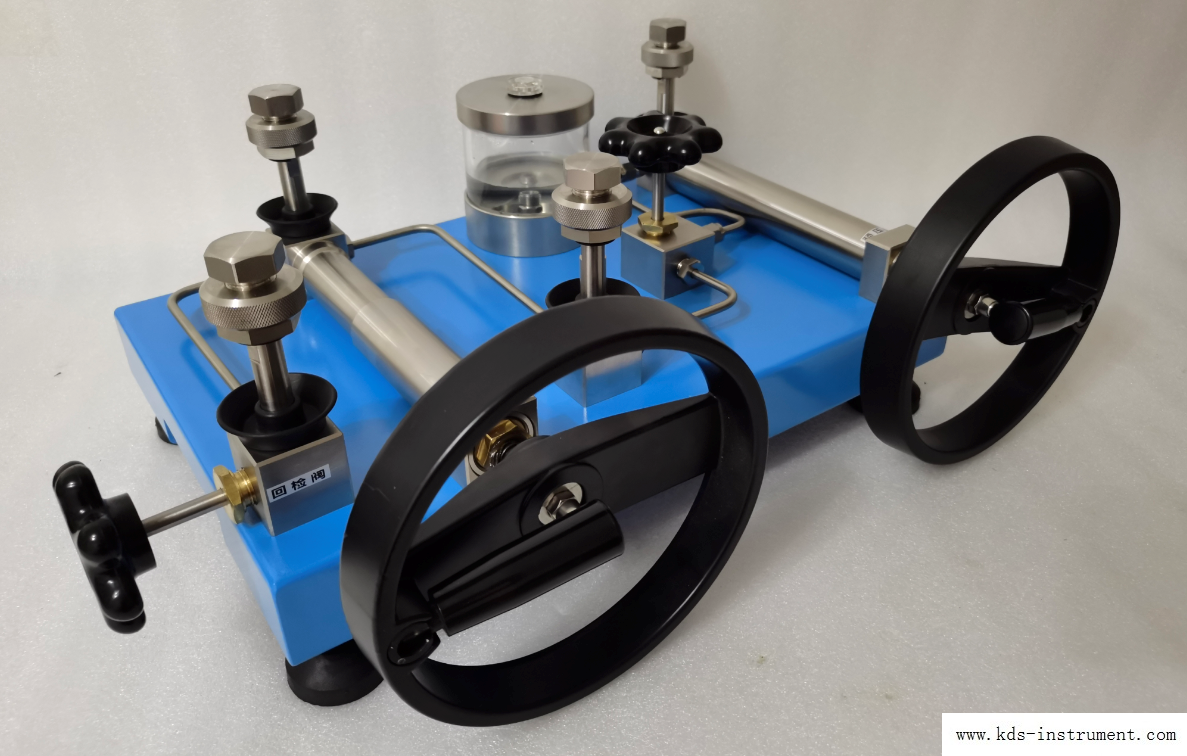 KT106 Hydraulic comparator